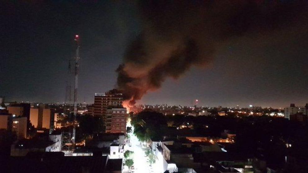 Así era visto el incendio en los departamentos vecinos.