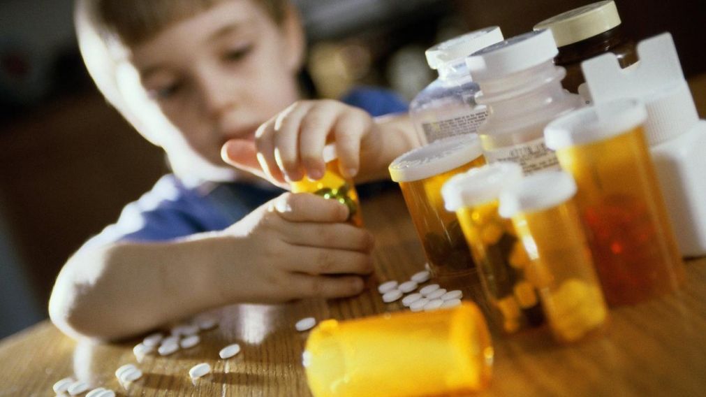 Es clave entender que el niño debe ingerir la medicación, sin que le genere complejos en el futuro.