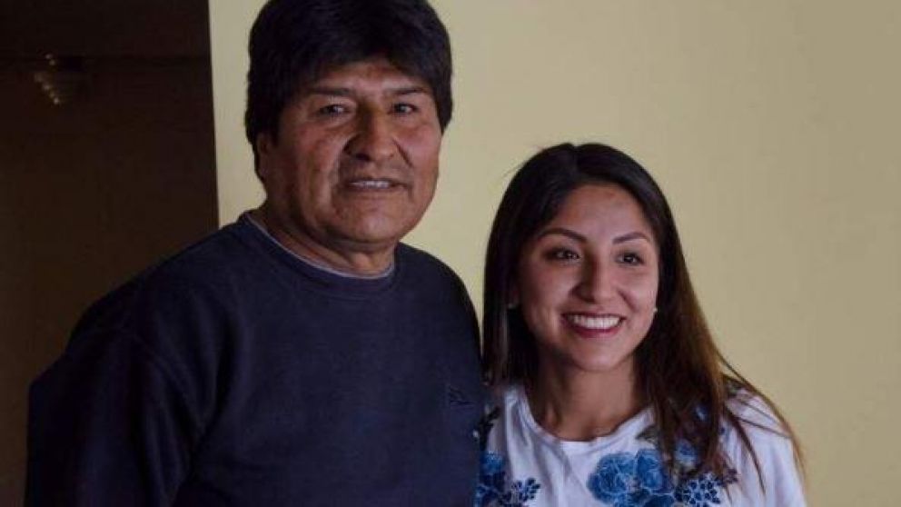 El gobierno autoproclamado de Bolivia autorizó un salvoconducto para la hija de Evo.