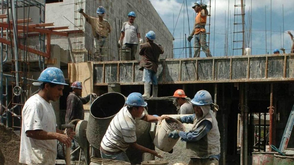 Tras subir 4,2% en octubre, la construcción acumuló un alza de 48,3% en los últimos 12 meses.