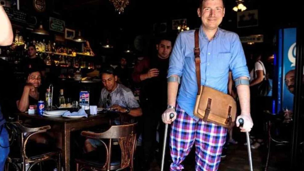 Christoffer Persson sufrió la amputación de una de sus piernas.