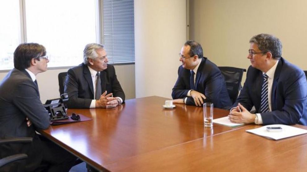 El presidente electo reunido con miembros de la CAF.