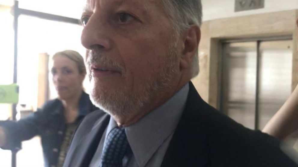  Juan Jos� Aranguren lleg� a los tribunales federales de Retiro.