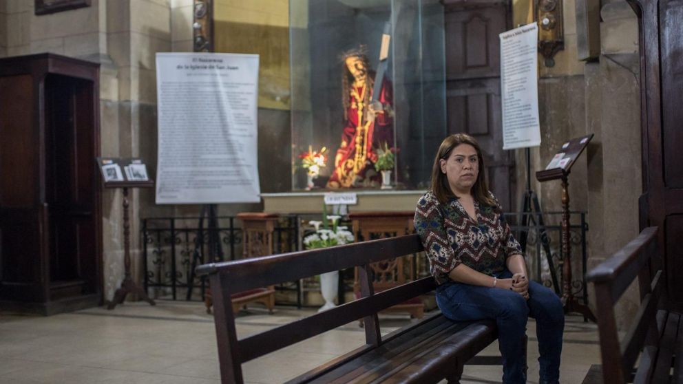 Alba Rueda quiere ser madrina, pero para eso debe tener el visto bueno de la iglesia.