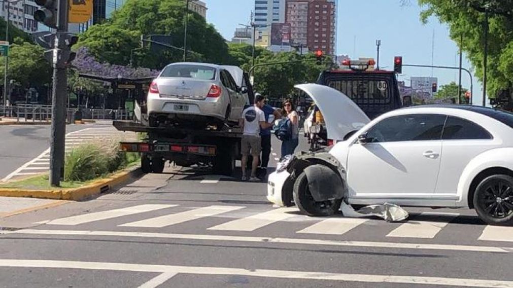 Los vehículos fueron llevados casi tres horas después del choque.