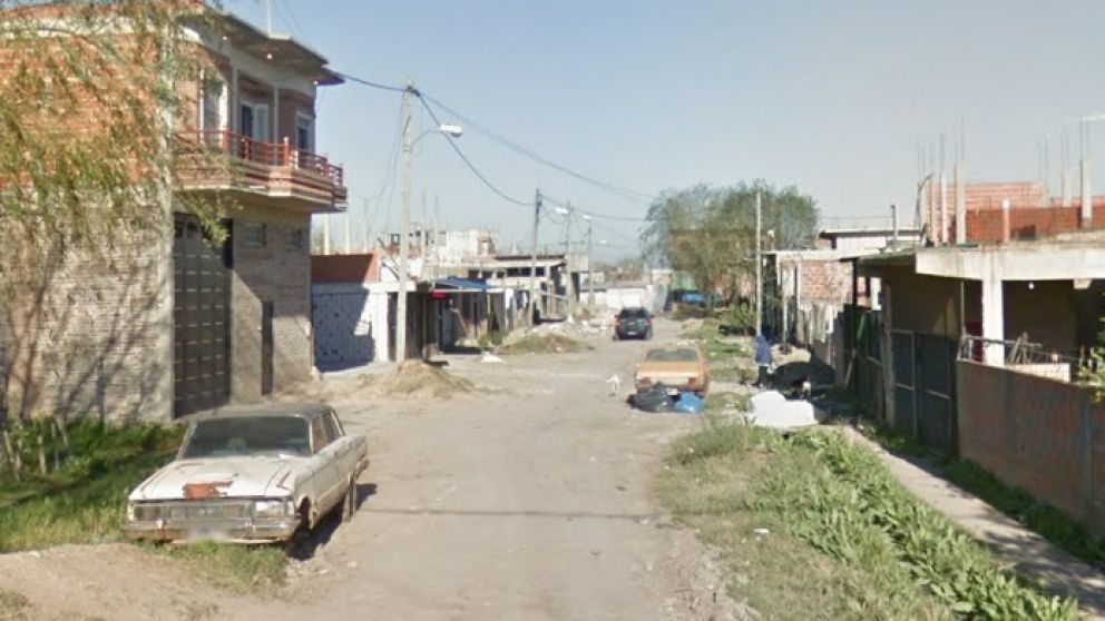 El cuerpo sin vida del sujeto fue localizado en este humilde vecindario, en Altos de Laferrere.