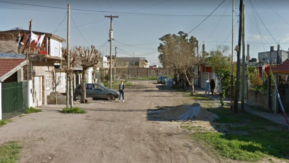 Alexander Vera fue agredido a balazos en este humilde vecindario, en el oeste del conurbano.