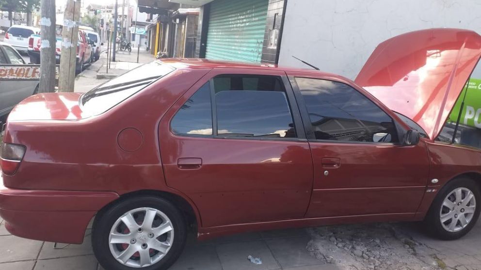 Este es el automóvil que era utilizado por los integrantes de la gavilla de delincuentes.