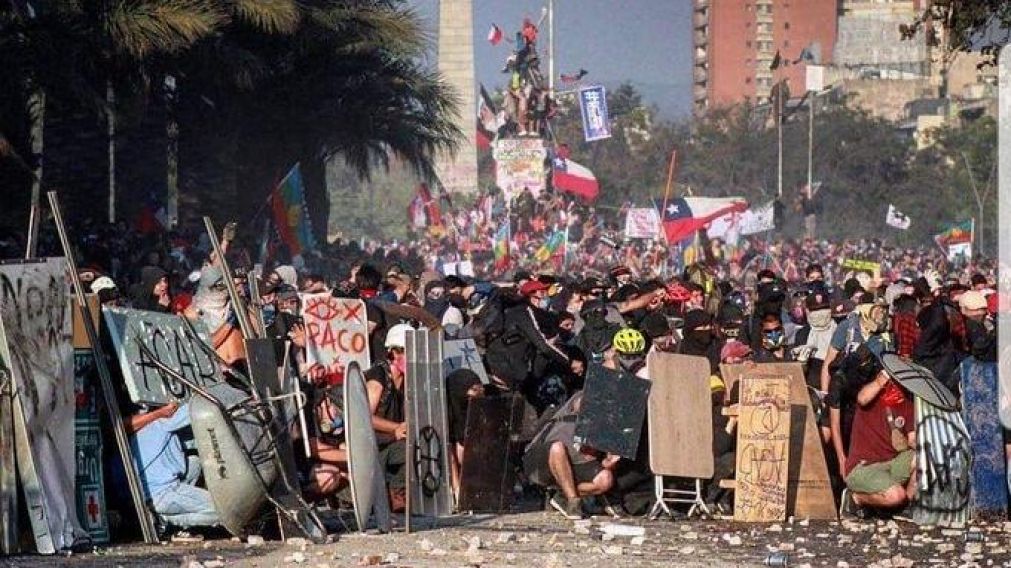 Barricadas en pleno centro de Santiago. Una postal constante.
