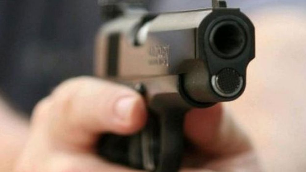 Los delincuentes amenazaron a la víctima con un arma de fuego (Imagen ilustrativa).