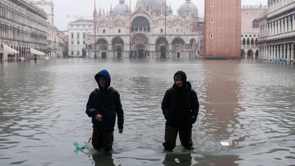 El 80% de la ciudad italiana de Venecia está bajo agua. (AFP)
