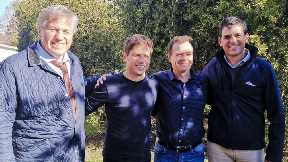 Kicillof junto a autoridades del sector hípico