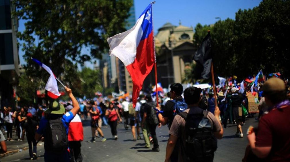 Con marchas y protestas, continúan los incidentes en Chile. (AP)