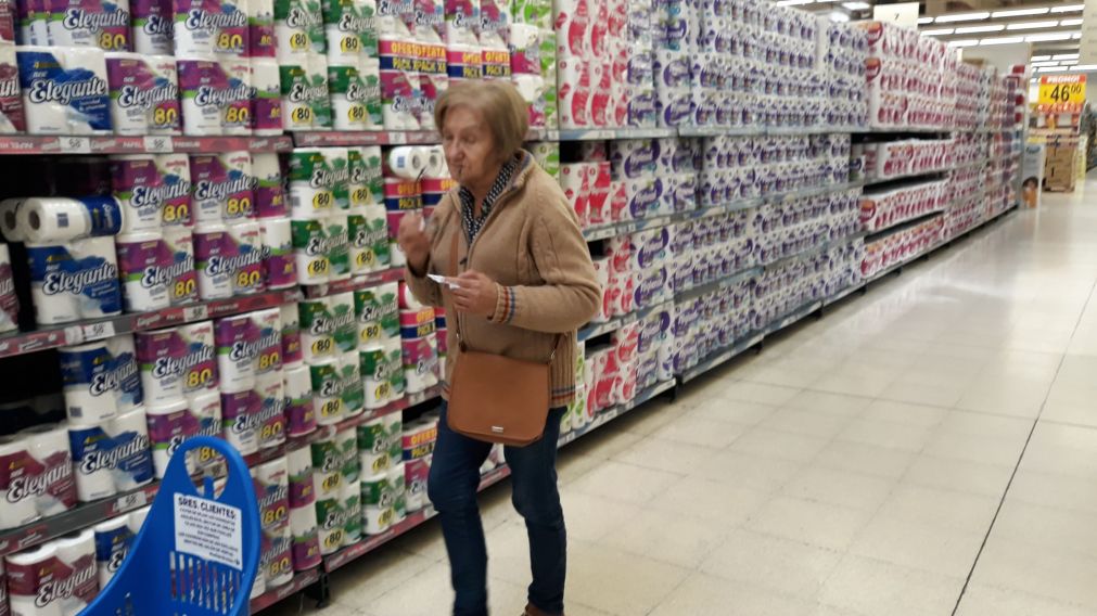 Los grandes comercios acumulan 13 meses consecutivos de descensos de las ventas.