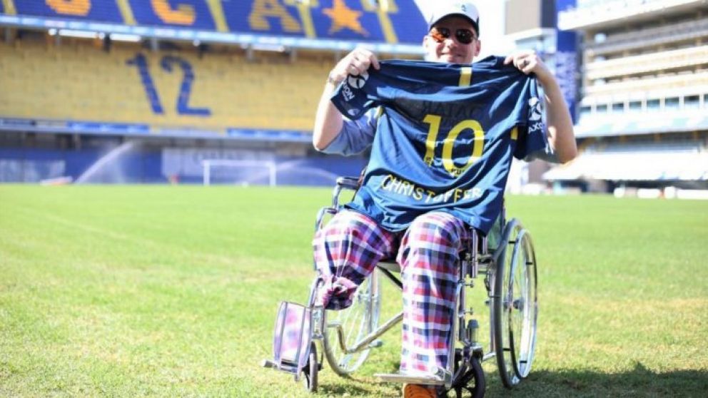 Christofer Persson en La Bombonera, recibió una camiseta de Boca con su nombre.