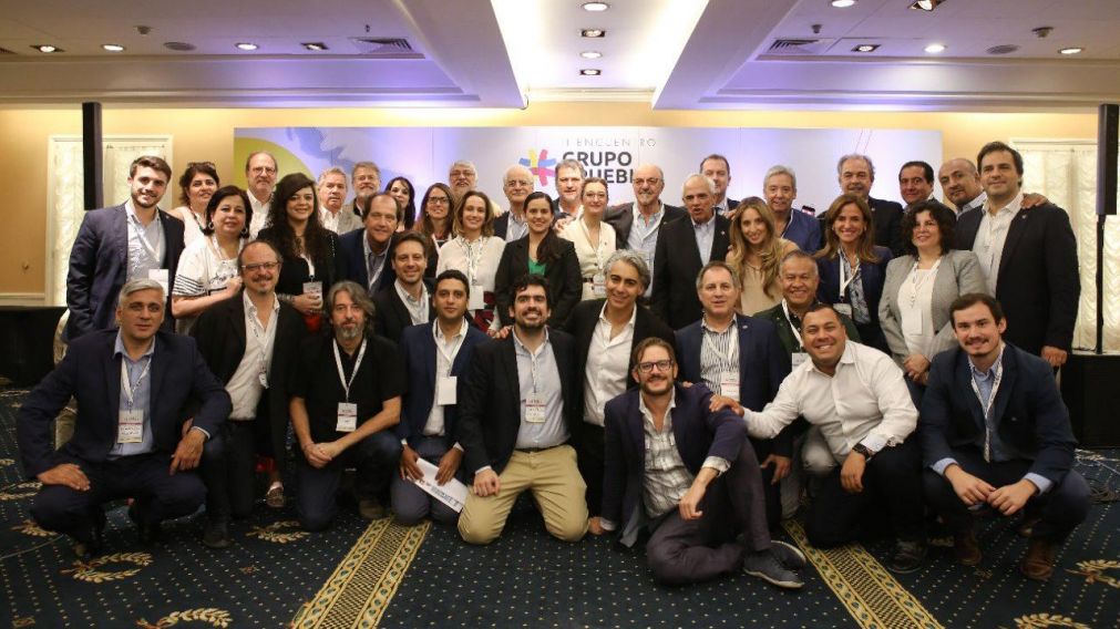 El grupo de dirigentes y referentes progresistas reunidos en la última jornada.