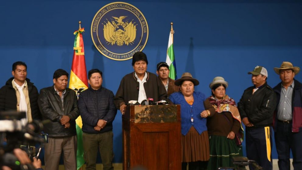 La oposición criticó al mandatario tras su anuncio de nuevas elecciones.