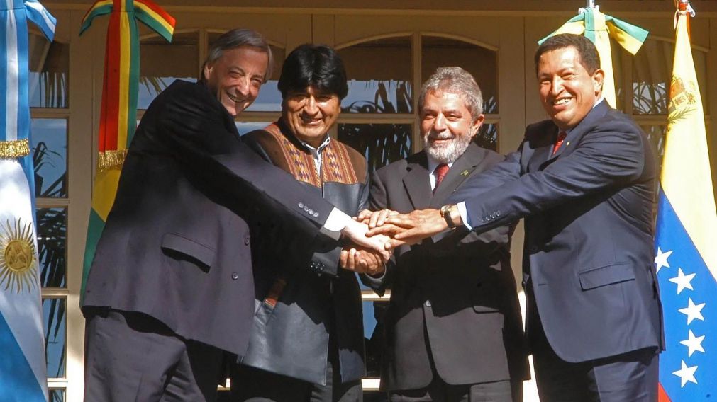 Los presidentes N�stor Kirchner, Evo Morales, Lula Da Silva y Hugo Ch�vez en una fotograf�a hist�rica que marc� el de una nueva etapa de unidad para Am�rica Latina.