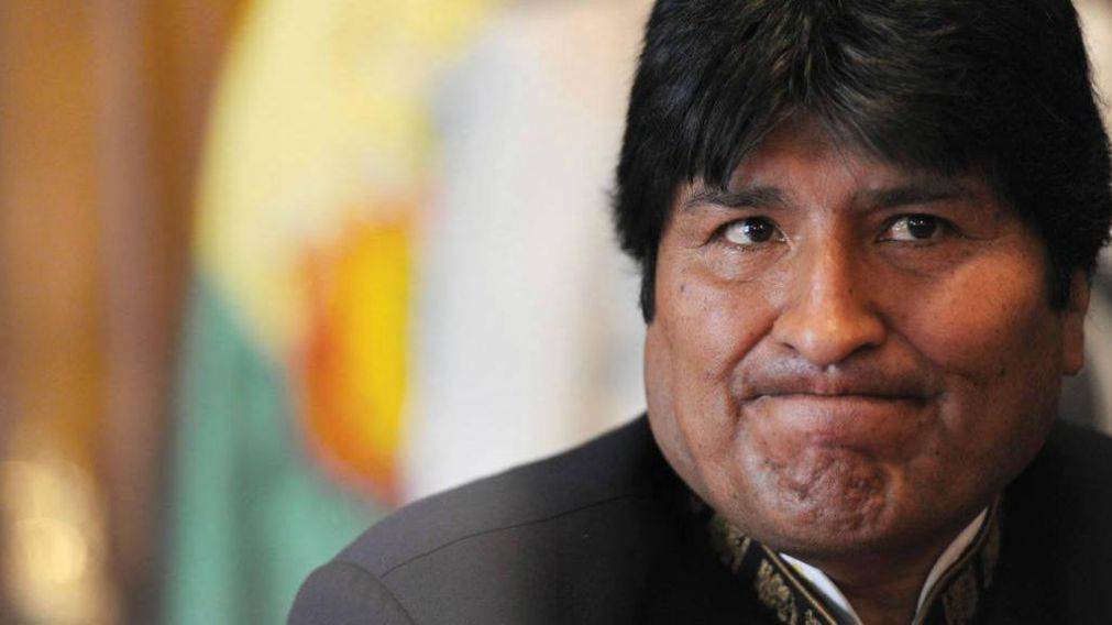 Evo recibió respuestas negativas tanto de la oposición como de las Fuerzas Armadas.