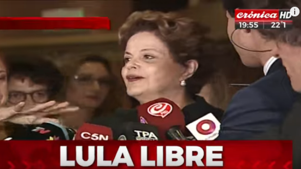 En declaraciones con la prensa, la ex presidenta de Brasil, Dilma Rousseff, dijo que habló con Lula, y que está "contento".