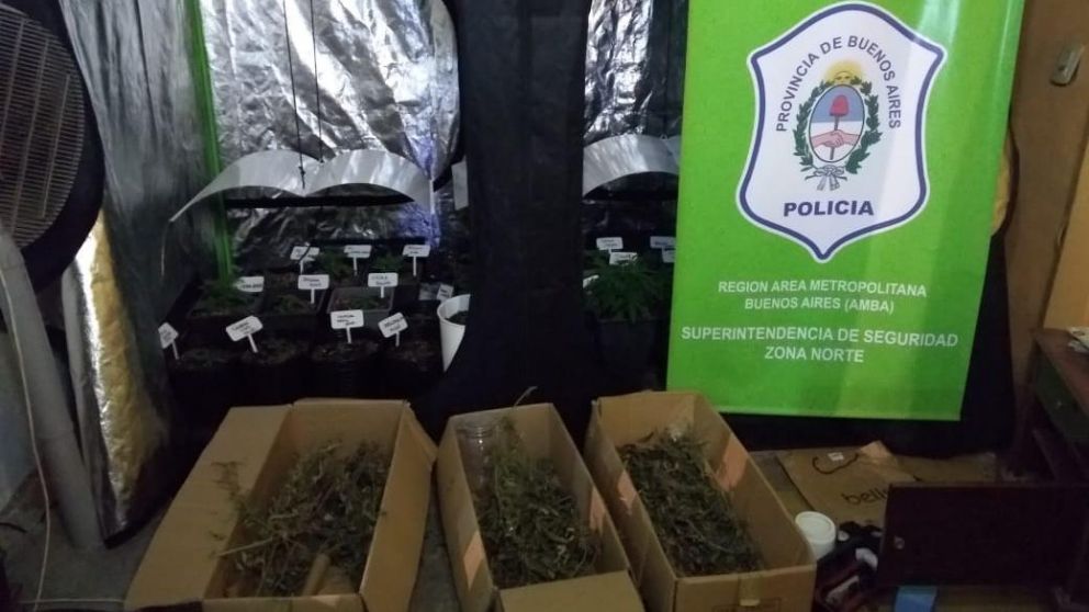 Estos son los objetos ilegales encontradas en la casa del docente penitenciario.