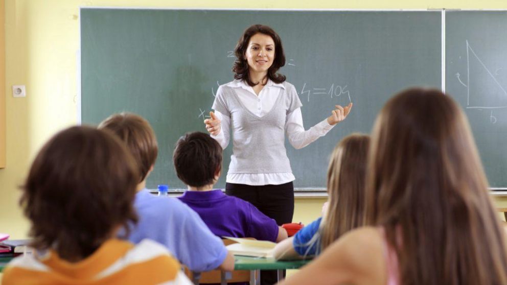 El alumno de tercer grado le regaló 15 dólares a una maestra. (Imagen Ilustrativa)