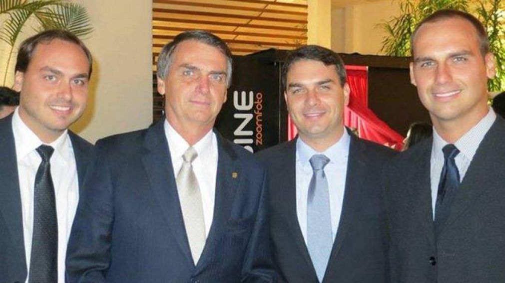 Los hijos de Bolsonaro reaccionaron con indignación frente al fallo de la Corte. (Twitter)