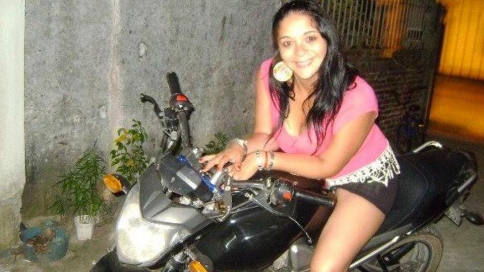 La policía halló la moto en un descampado y a pocos metros, su cuerpo (Foto: Facebook).