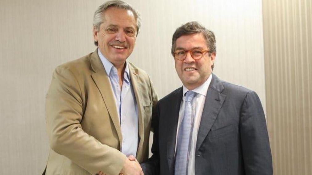 El presidente electo Alberto Fernández, junto al titular del Banco Interamericano de Desarrollo (BID), Luis Alberto Moreno.
