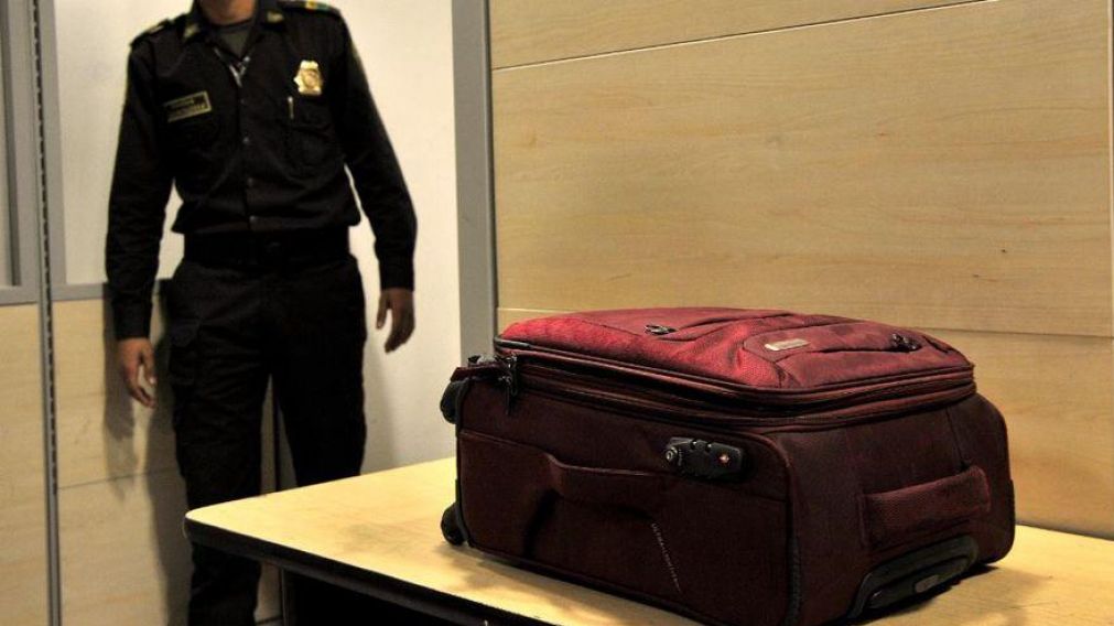 El sospechoso maletín fue inspeccionado por personal de la policía local (imagen ilustrativa).