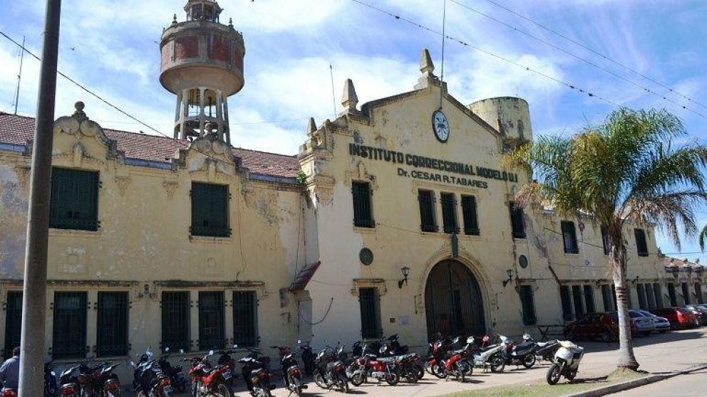 La mujer trabajaba sin baño, luz, ni agua.