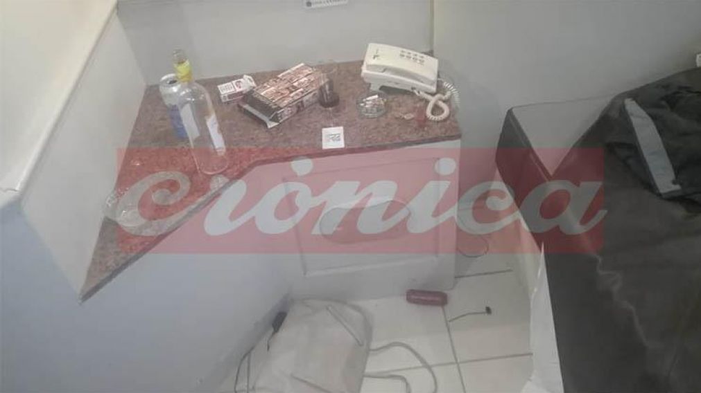 Así estaba la habitación encontraron muerta a la joven.