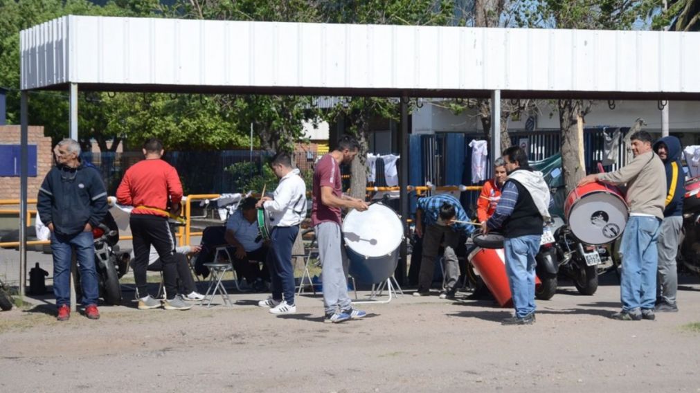 Decenas de trabajadores cortaron el acceso a la planta ubicada en la capital puntana.