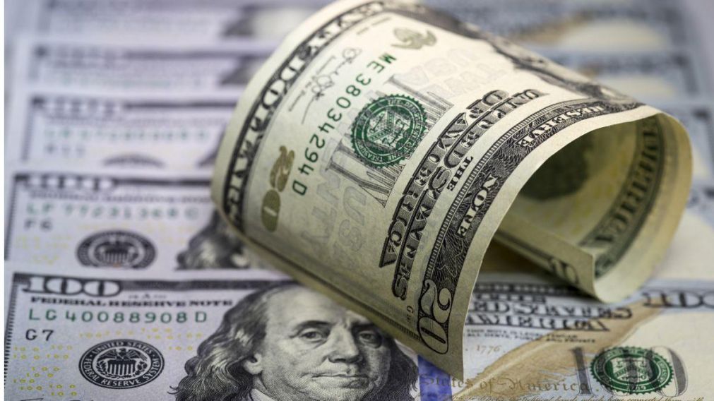 La divisa estadounidense comenzó la semana en baja.