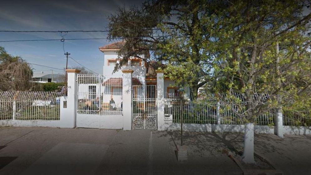 El anciano no quería ingresar nuevamente al hogar.