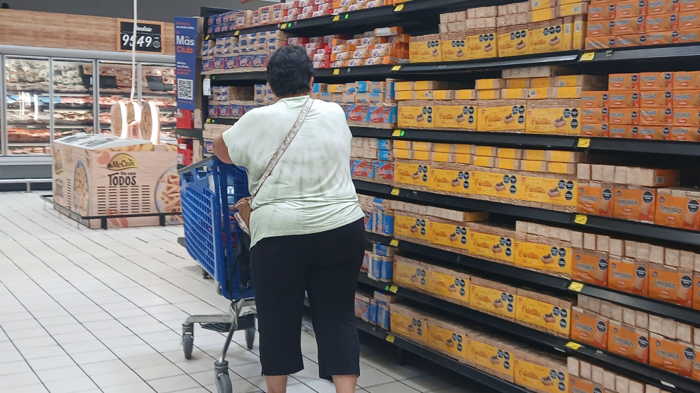 A pesar del repunte a lo largo de 2025, el consumo tuvo en diciembre una baja interanual de 1,4%.
