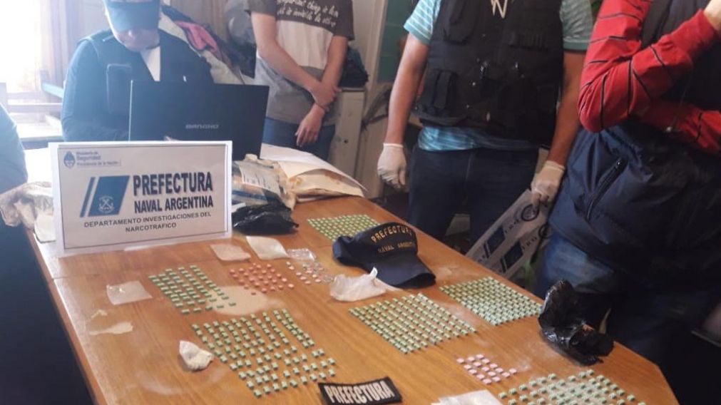Parte de los estupefacientes secuestrados (Prefectura).