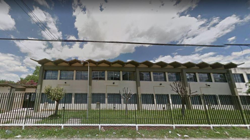 En esta escuela Lautaro fue golpeado. (Google Street View)
