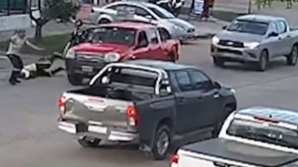 El dramático momento quedó filmado por una cámara de seguridad.