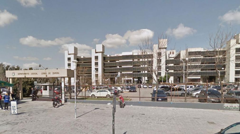 Funcionarios de los tribunales de Lomas de Zamora se ocupan de investigar el extra�o episodio.