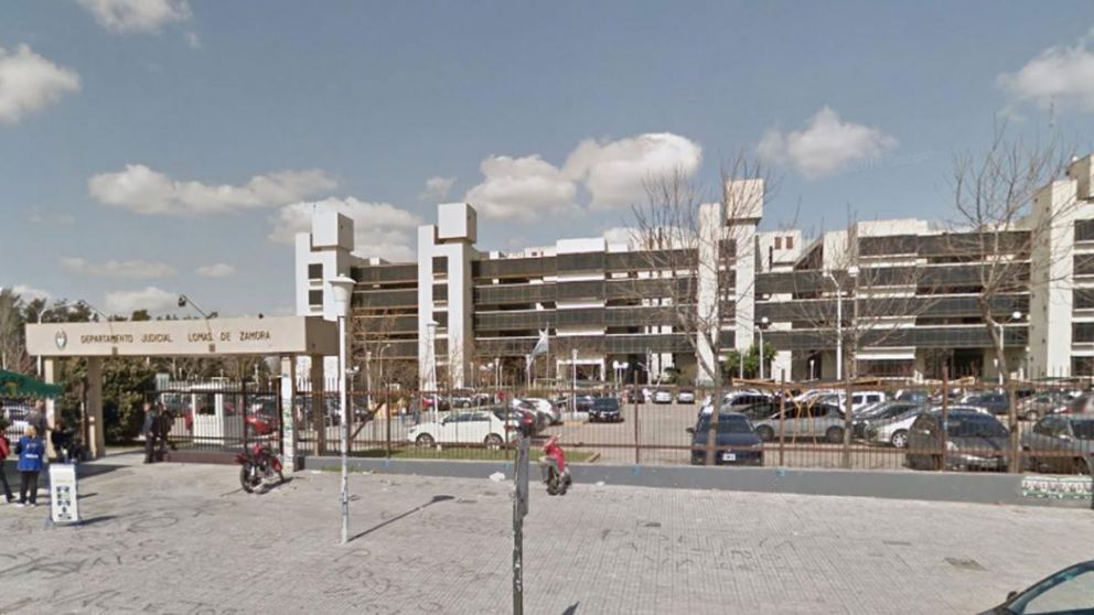 Funcionarios de los tribunales de Lomas de Zamora se ocupan de investigar el extraño episodio.