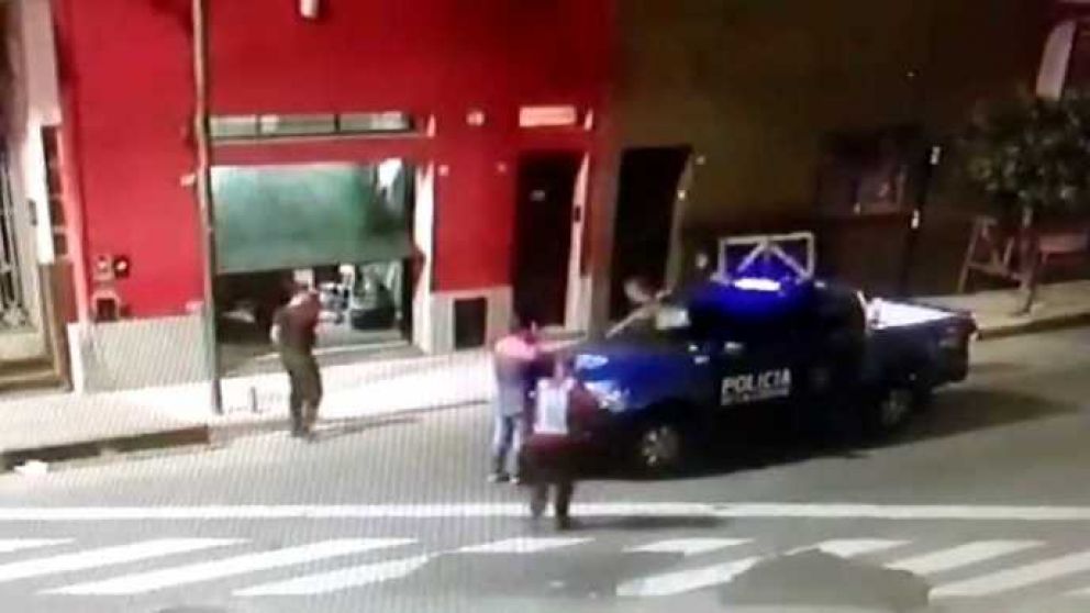 Así llegaban al domicilio de Fernández para "vaciarlo".