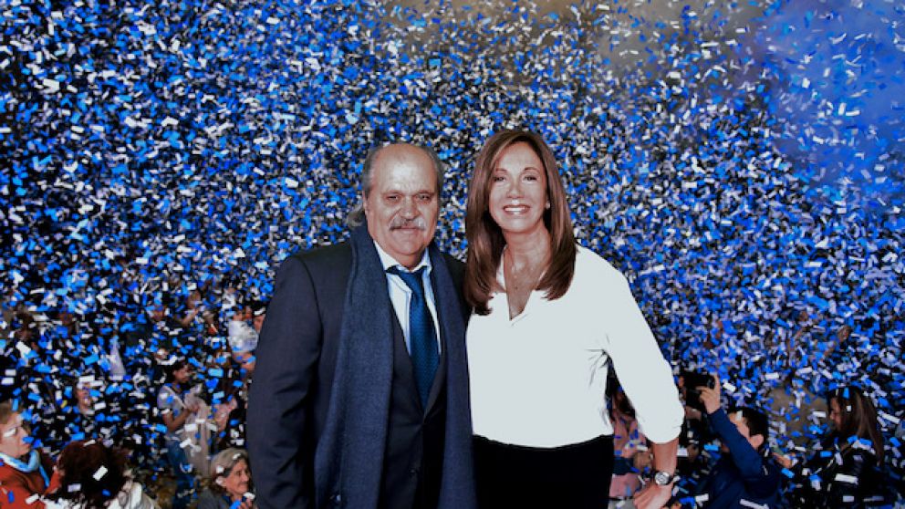 Alejandro y Dulce Granados celebraron el histórico triunfo.