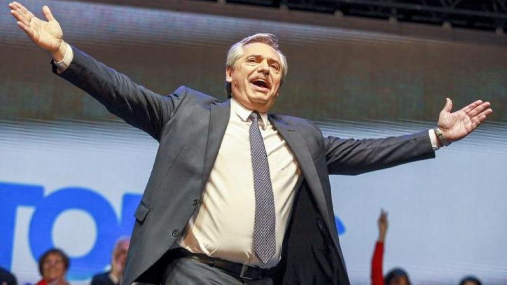 Alberto Fernández agradeció uno por uno las correspondientes felicitaciones.