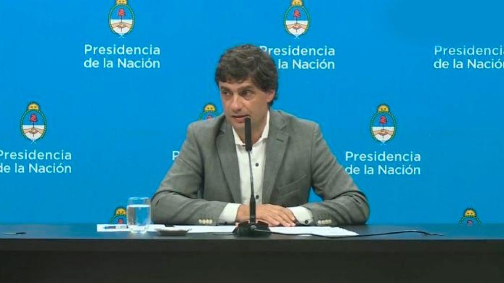 El ministro Lacunza en conferencia de prensa.