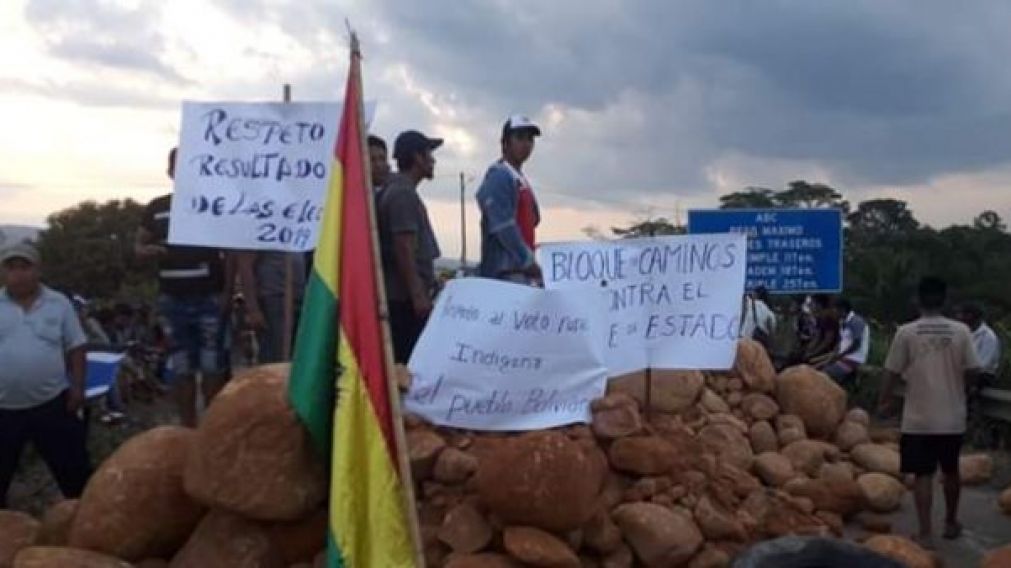 Los manifestantes bloquean las rutas