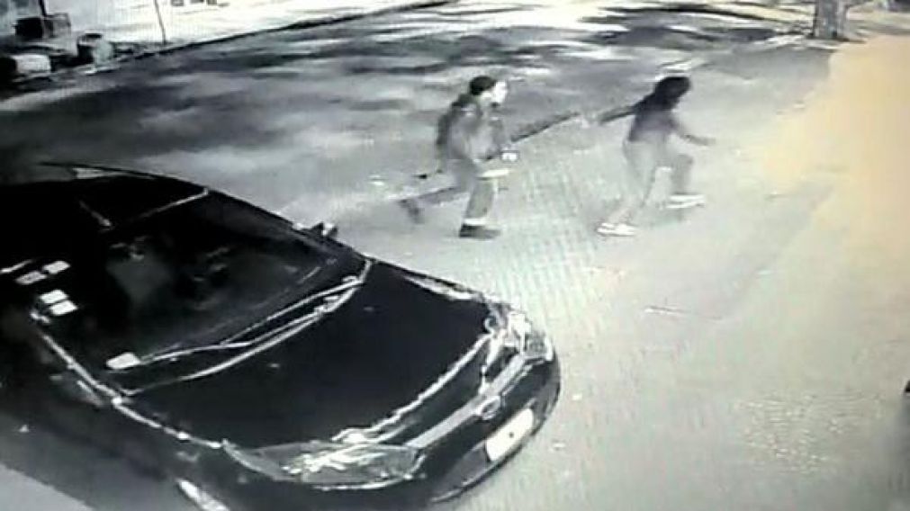 La imagen previa al brutal asesinato (captura de video).