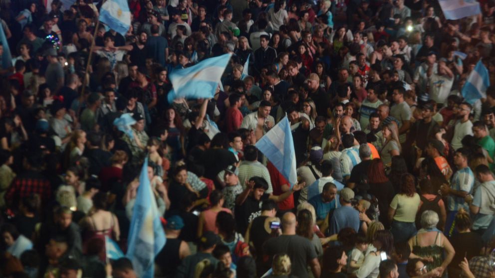 La gente se acercó al Obelisco. (Pablo Villán/Crónica).