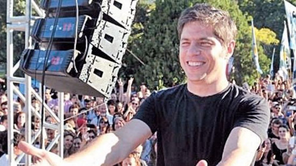 En diciembre de 2016 ya hacía actos en La Plata.