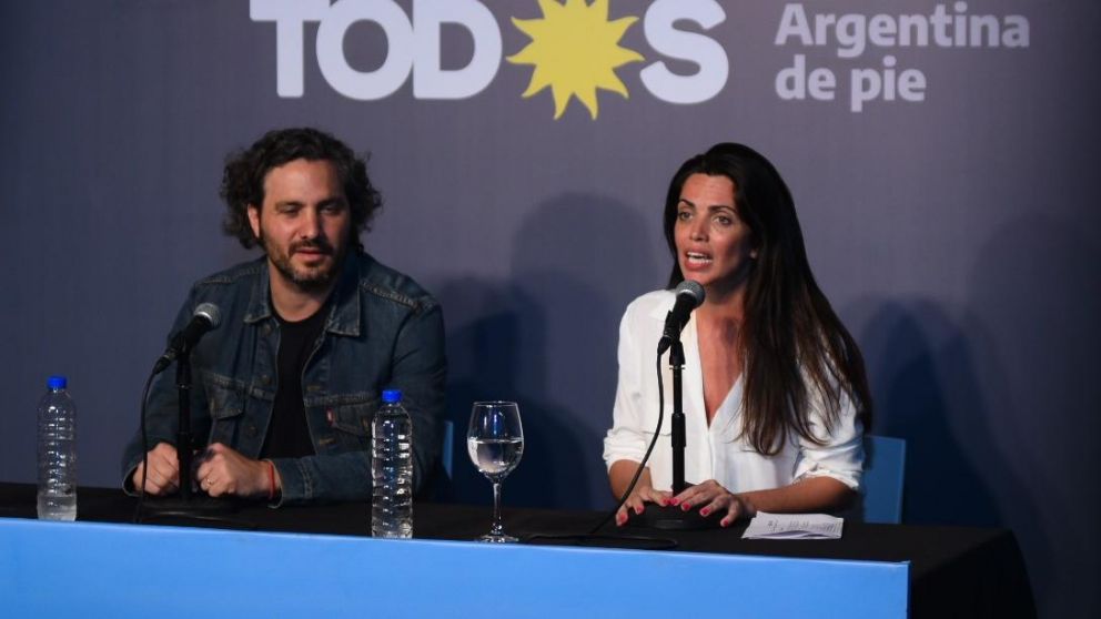 Cafiero junto a la candidata a diputada Volnovich (Jonatan Moreno/Crónica)